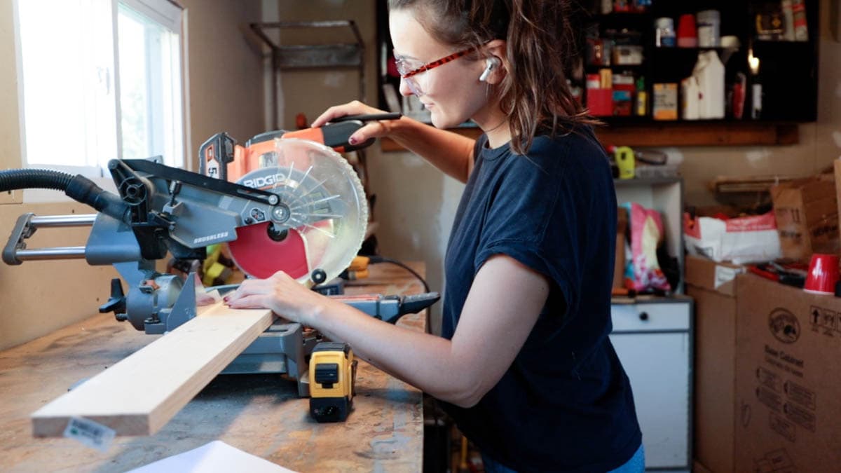 cutting 1x4 boards base and sides